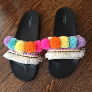 AEO Pom Pom Slides